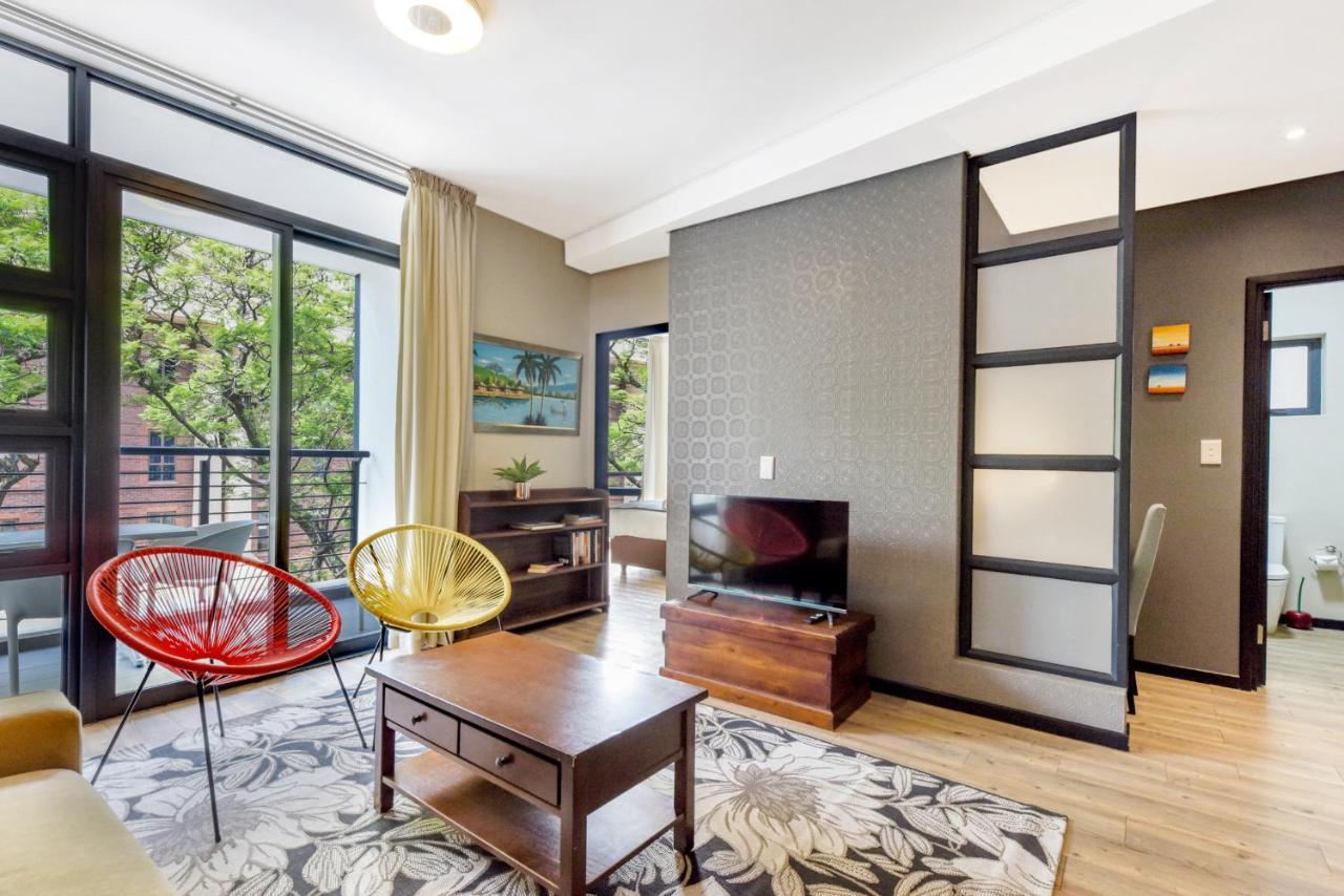 The Vantage 209 Apartment *